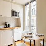 Modern Spacious Studio Only 1 Minute Away From The Place De La Republique