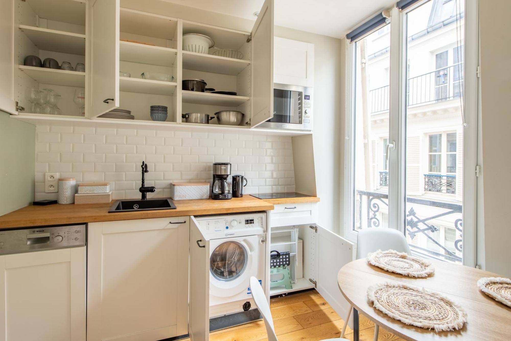Modern Spacious Only 1 Minute Away From The Place De La Republique Parijs