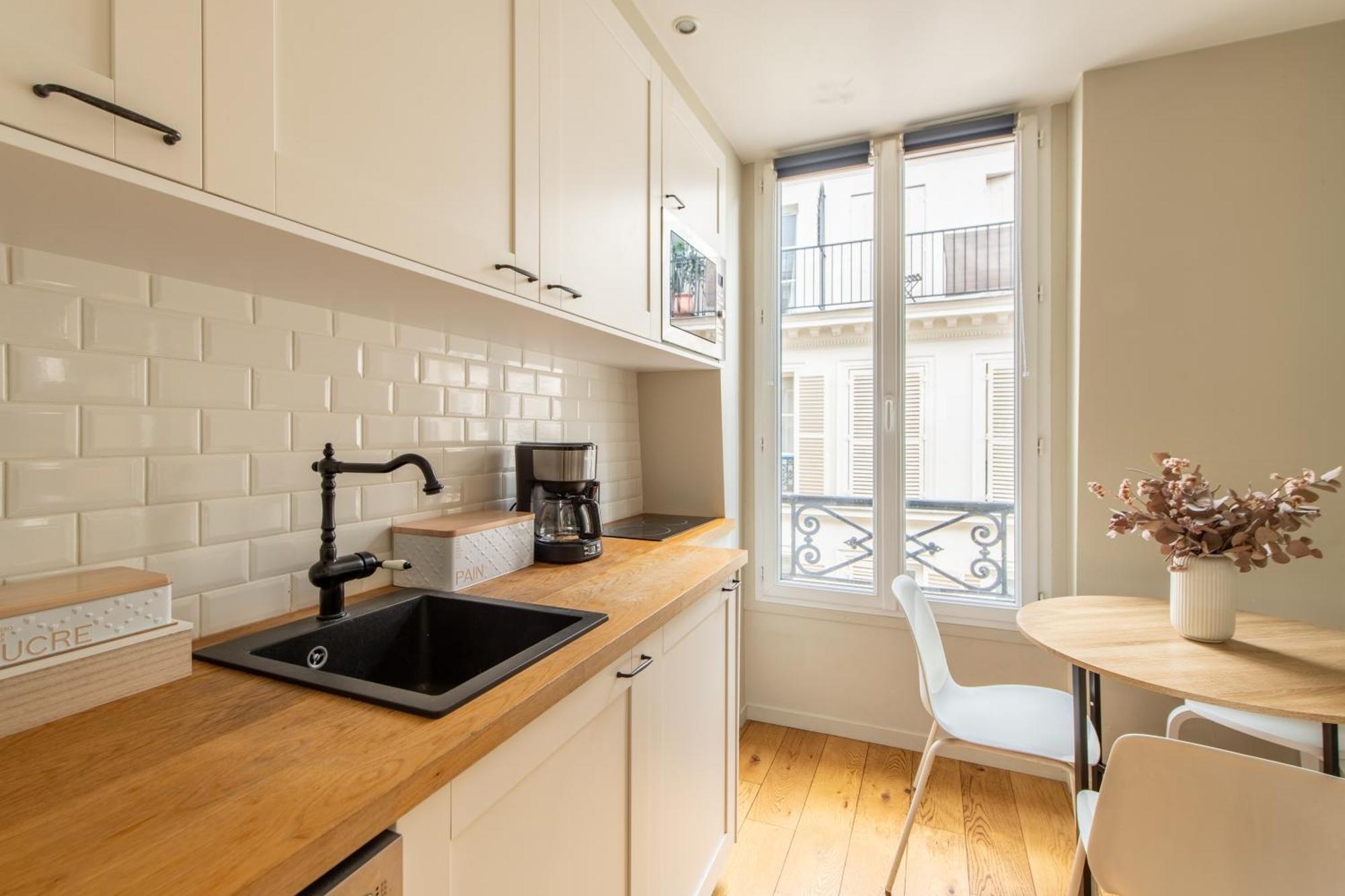Modern Spacious Only 1 Minute Away From The Place De La Republique *