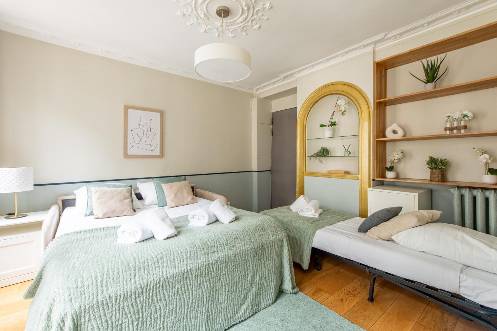Modern Spacious Only 1 Minute Away From The Place De La Republique *